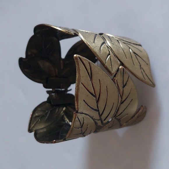 Brass Leaf Designed Hinged Bangle Bracelet - Picture 4 of 8